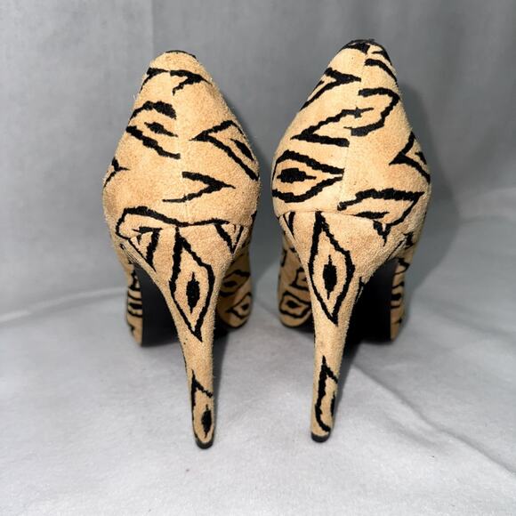 BCBGeneration Parade2 Women’s Platform Pumps size 9 suede Tribal Print black tan - Picture 4 of 10